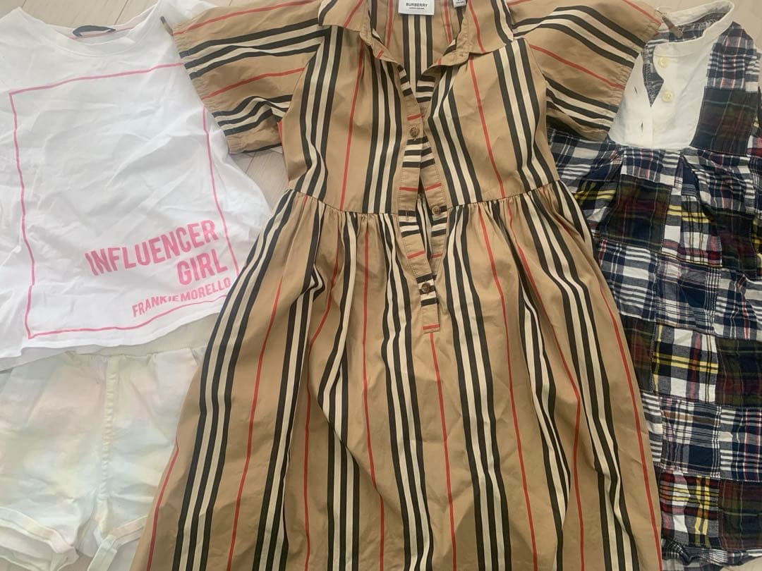 おすすめ！120 バーバリー　6Y ワンピース　イタリアTシャツ