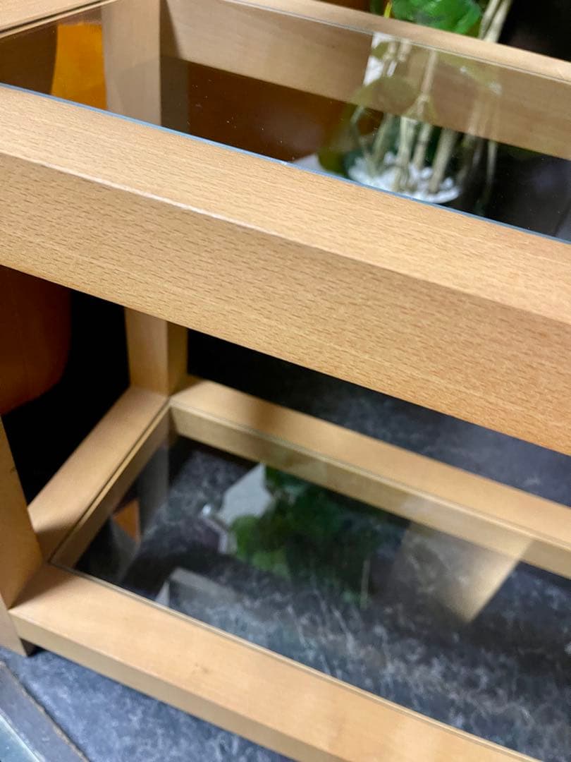 送料無料 アンティーク調 ディスプレイ ガラス 棚 3段 オシャレな細長タイプ