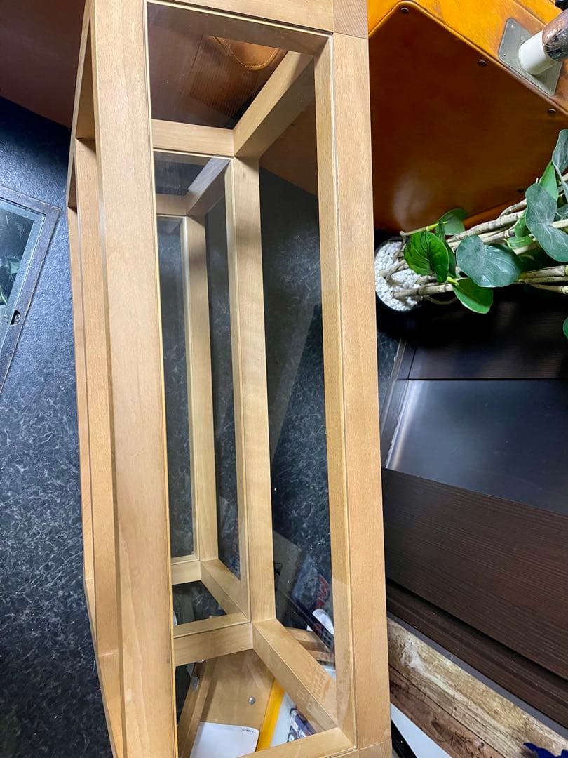 送料無料 アンティーク調 ディスプレイ ガラス 棚 3段 オシャレな細長タイプ