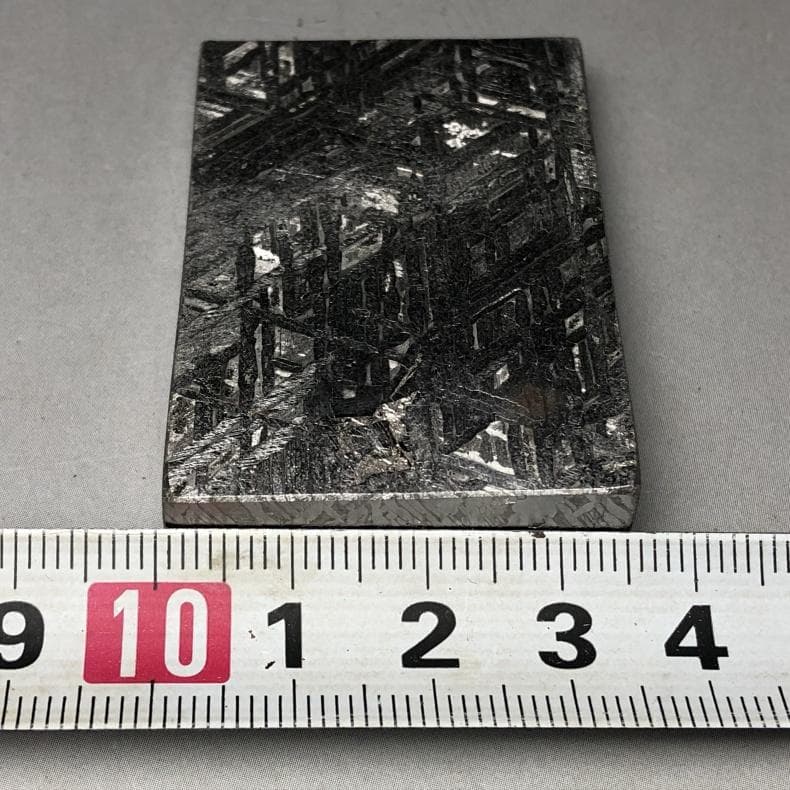 隕石 鉄隕石　アルタイ隕石　ナチュラル　原石　重さ約110ｇ