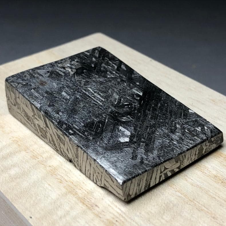 隕石 鉄隕石　アルタイ隕石　ナチュラル　原石　重さ約110ｇ