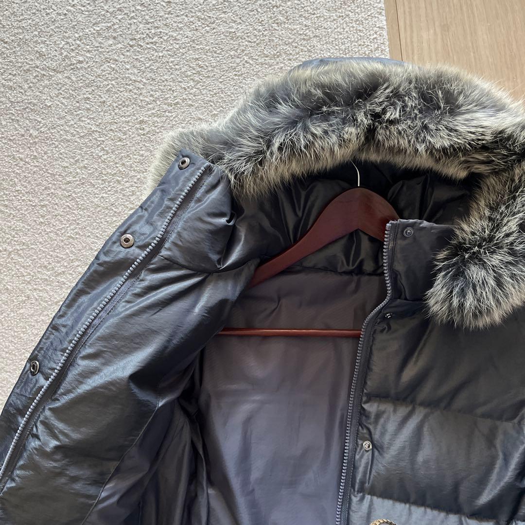 ファー付きダークグレーロングダウンコート