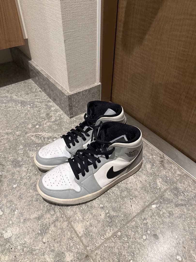 Nike Air Jordan 1 ホワイト/グレー/ブラック　スモークグレー
