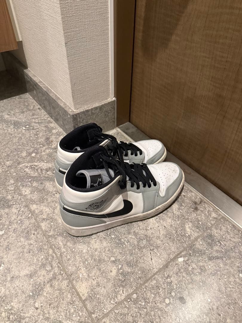 Nike Air Jordan 1 ホワイト/グレー/ブラック　スモークグレー