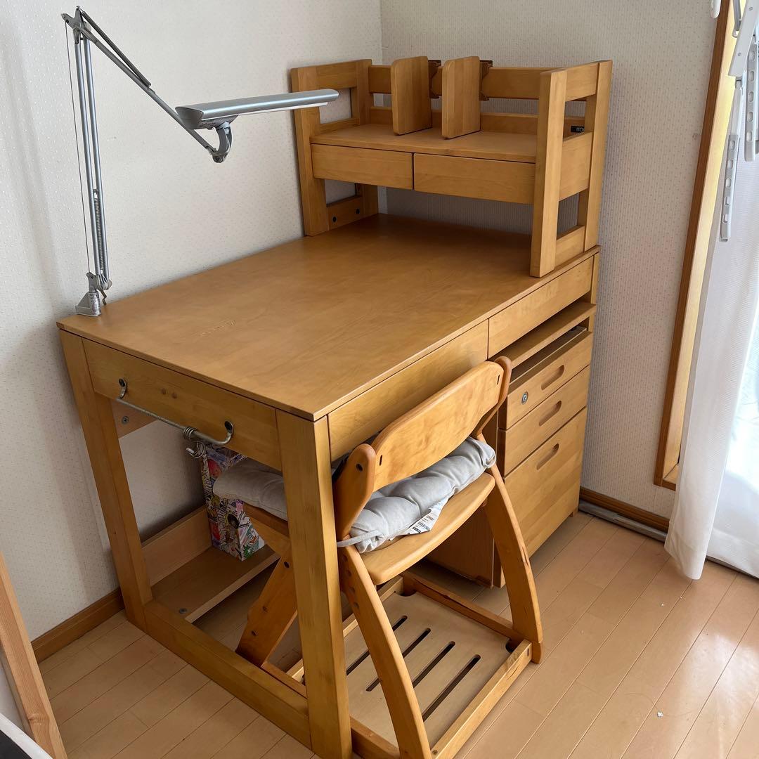 イトーキ学習机　勉強机　本棚付き　ライト付き