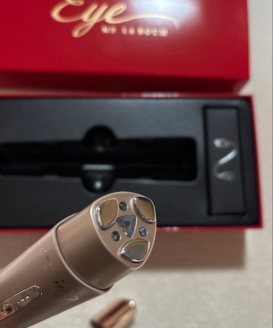 にこちゃん☆ラボンアイIKKOさん美顔器