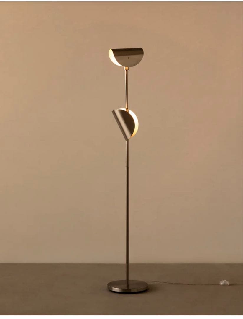 【KANADEMONO】半月シェードの スチール製 フロアライト【未使用】