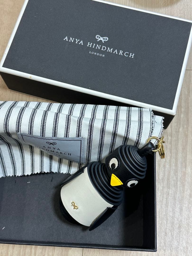 【美品】ANYA HINDMARCH ペンギン型キーホルダー
