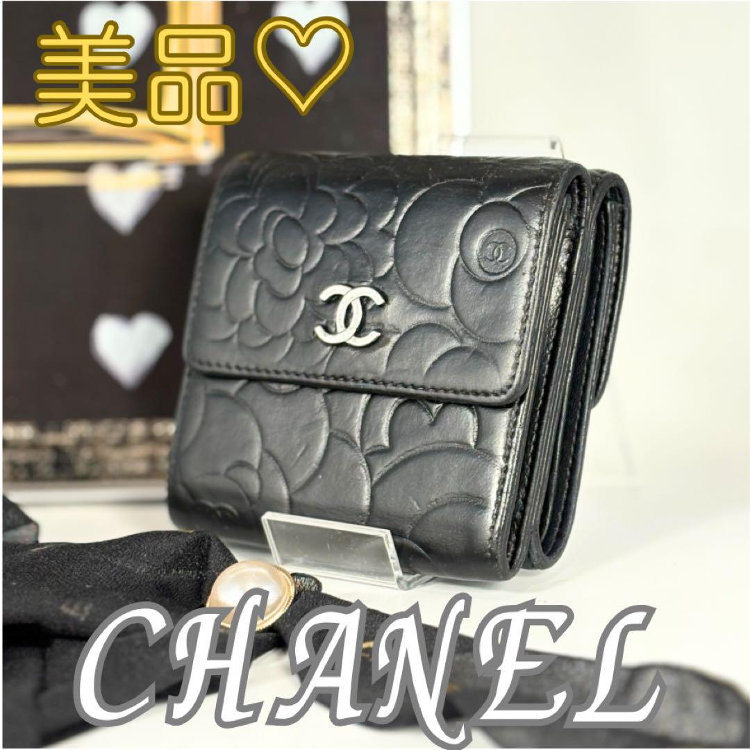 A128 CHANEL 【かなり美品】カメリア コンパクト 三つ折り財布 黒