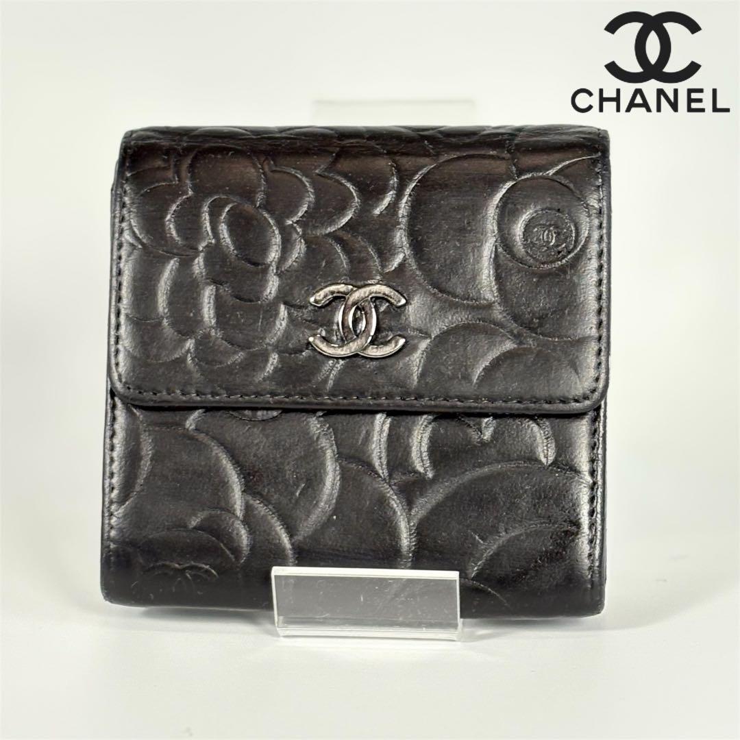 A128 CHANEL 【かなり美品】カメリア コンパクト 三つ折り財布 黒