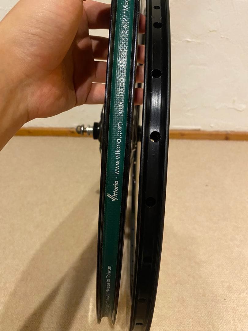 700c H PLUS SON eerofgfsピスト　リア