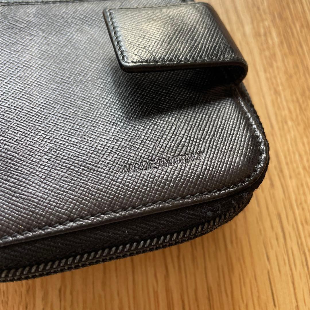 PRADA ブラック 二つ折り財布 サフィアーノレザー ファスナー難あり