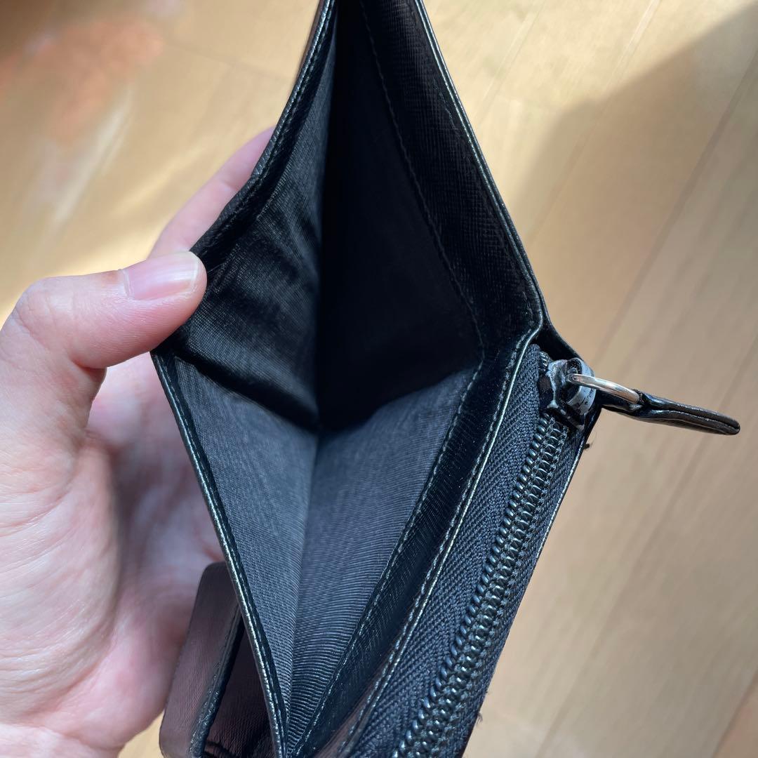 PRADA ブラック 二つ折り財布 サフィアーノレザー ファスナー難あり