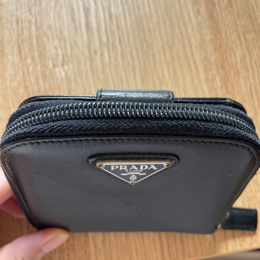 PRADA ブラック 二つ折り財布 サフィアーノレザー ファスナー難あり