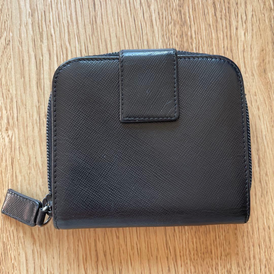 PRADA ブラック 二つ折り財布 サフィアーノレザー ファスナー難あり