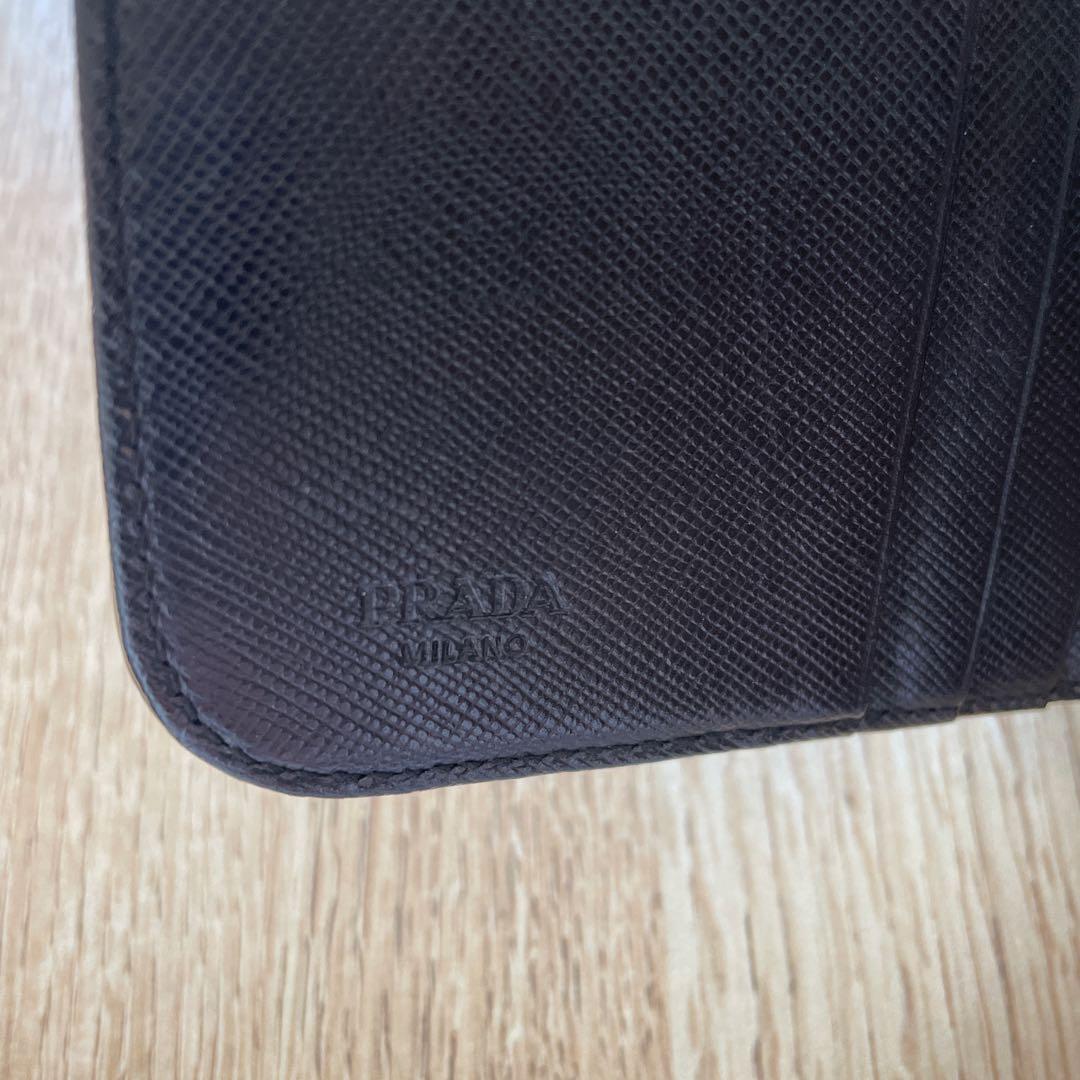 PRADA ブラック 二つ折り財布 サフィアーノレザー ファスナー難あり