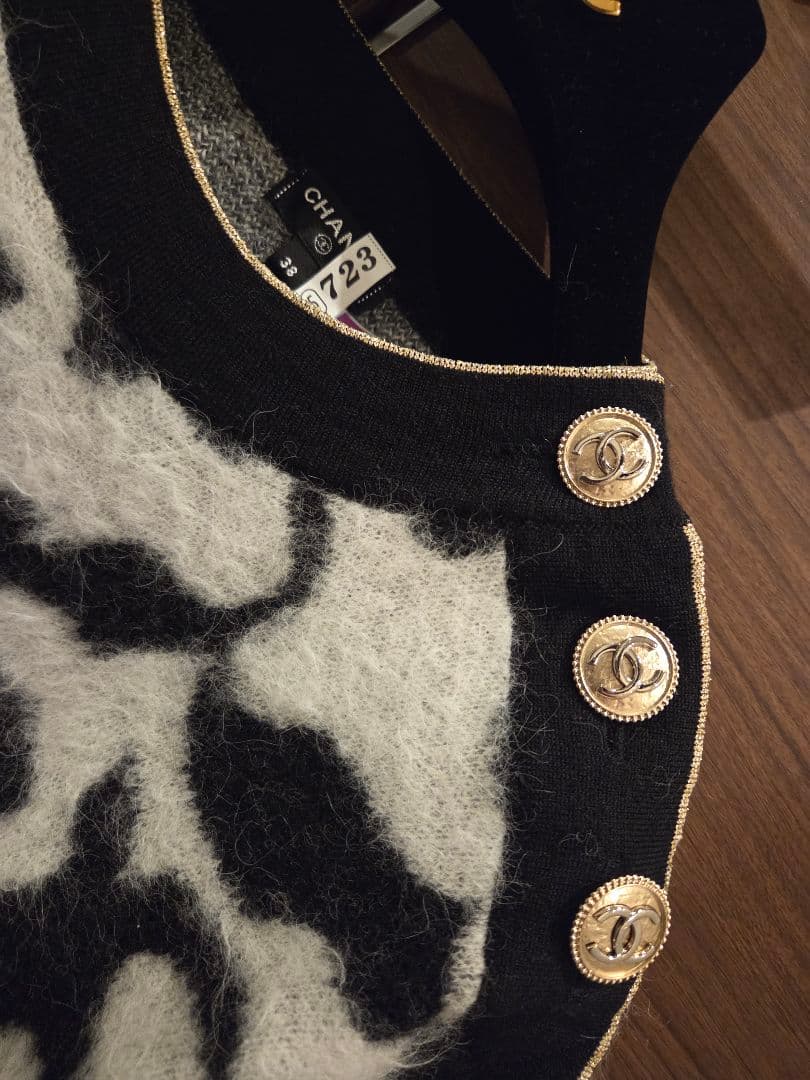 シャネル アルパカ ブラック ホワイト CCボタン セーター プルオーバー
