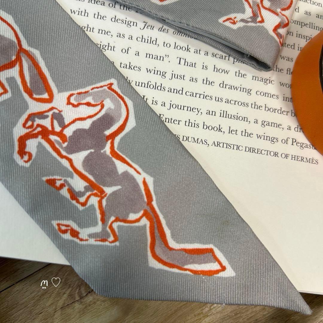 HERMESエルメス　ツイリー　自由の馬　シルクスカーフ　バッグチャーム　グレー
