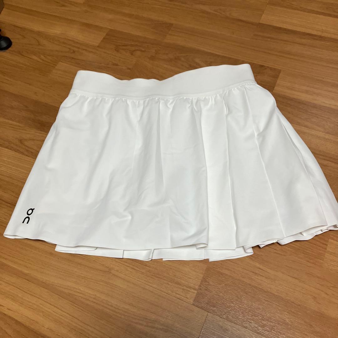 ON テニス　ホワイト プリーツスカート　超美品！