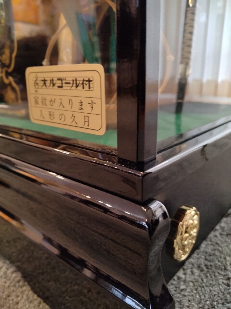 兜飾り　ガラスケース付