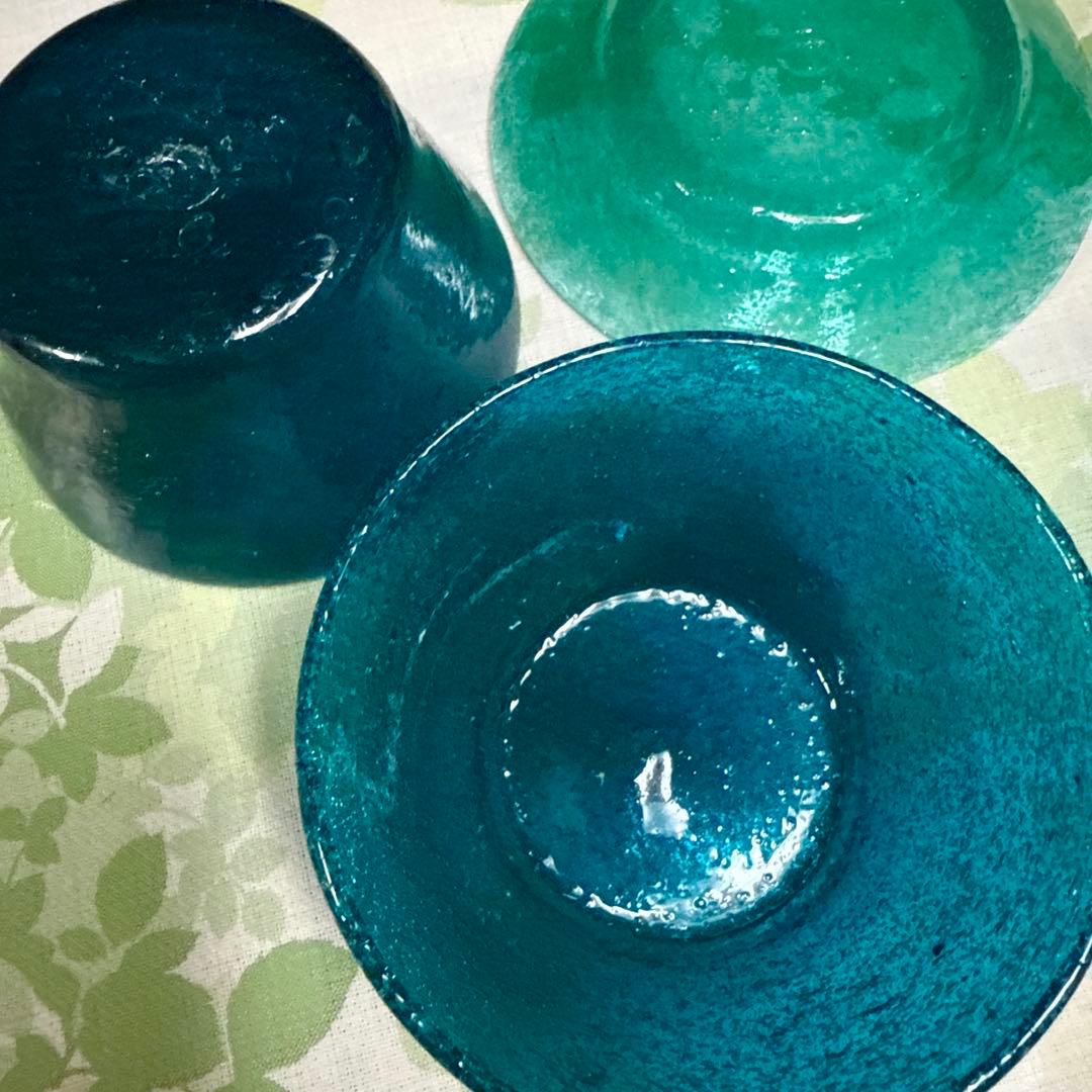 吹きガラス美しい鉢2個と一枚の皿