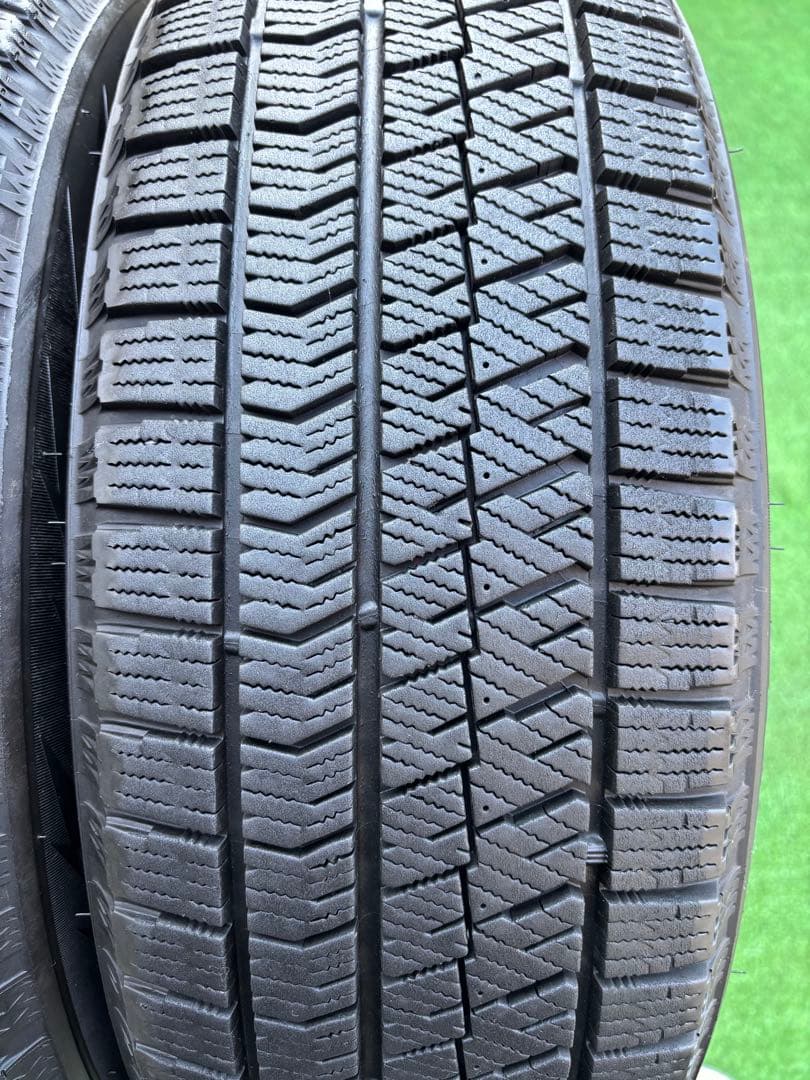 BRIDGESTONE BLIZZAK VRX2 195/60R17 23年製。