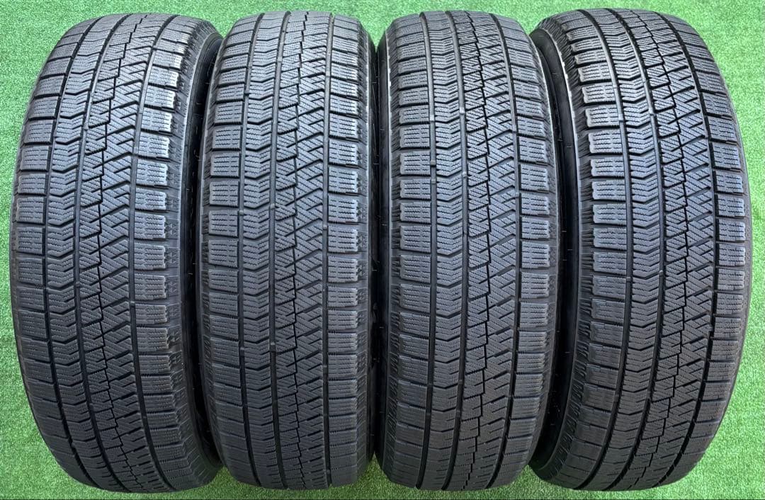 BRIDGESTONE BLIZZAK VRX2 195/60R17 23年製。