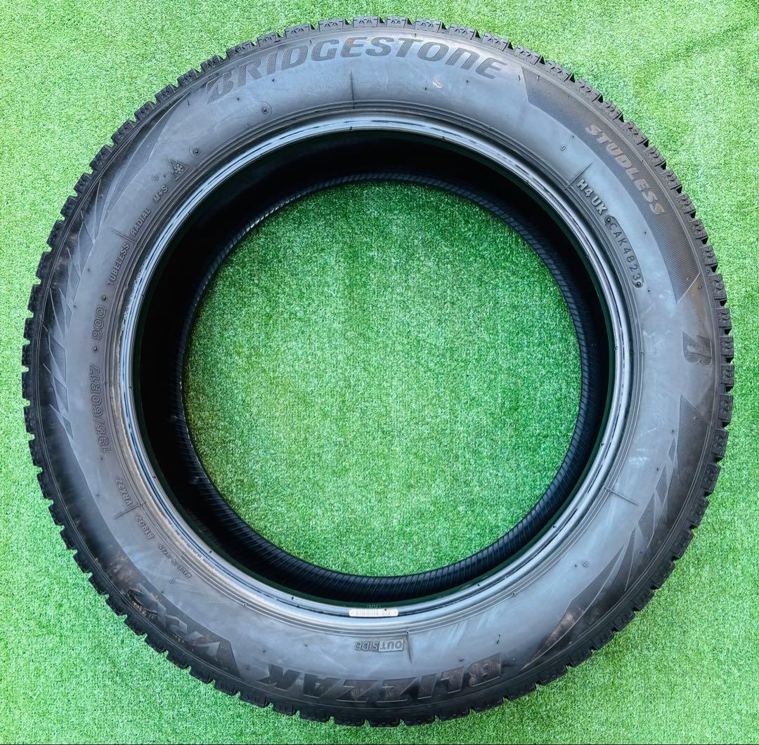 BRIDGESTONE BLIZZAK VRX2 195/60R17 23年製。