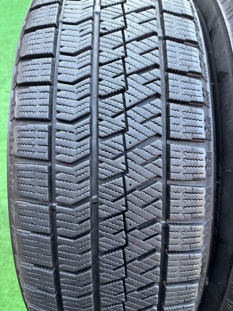 BRIDGESTONE BLIZZAK VRX2 195/60R17 23年製。