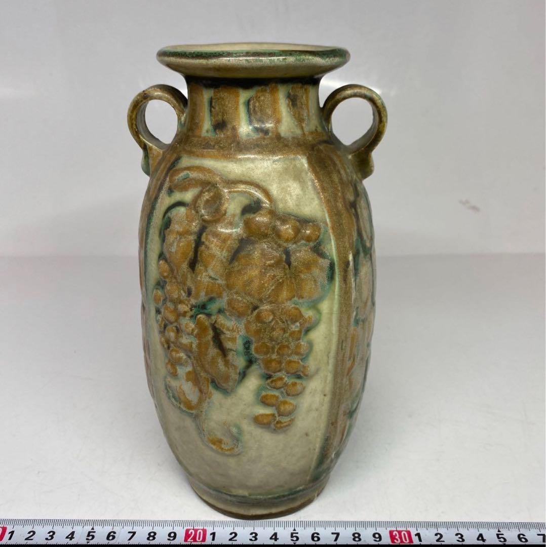 時代物 宋三彩 浮彫葡萄の図耳付花入　22.5cm。y637