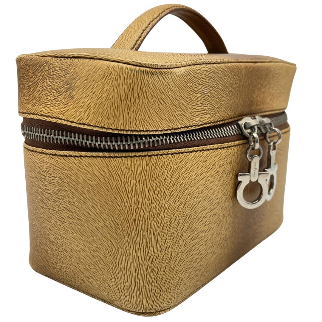 サルヴァトーレフェラガモ バニティバッグ ガンチーニ