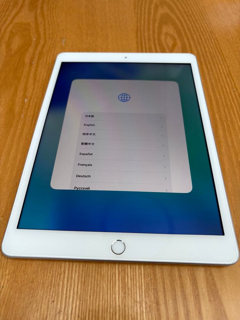 Apple iPad シルバー 本体　第8世代　wifiモデル
