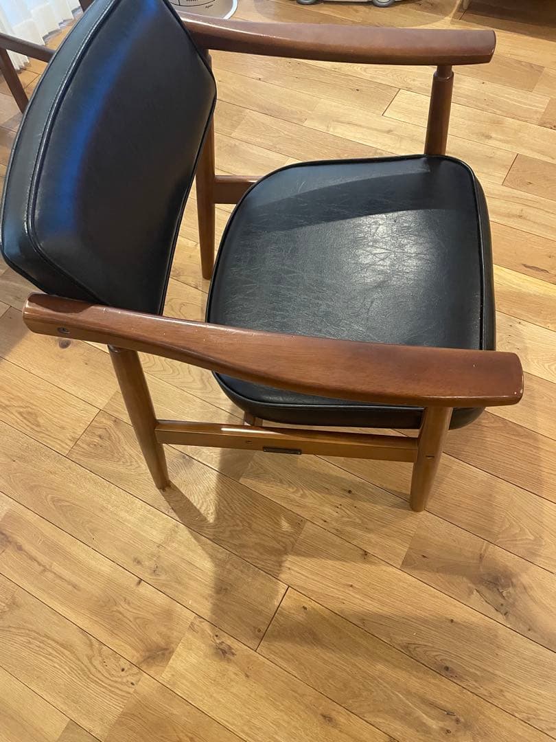 【カリモク60】Dチェア　スタンダードブラック　【キハダ お取り置き】