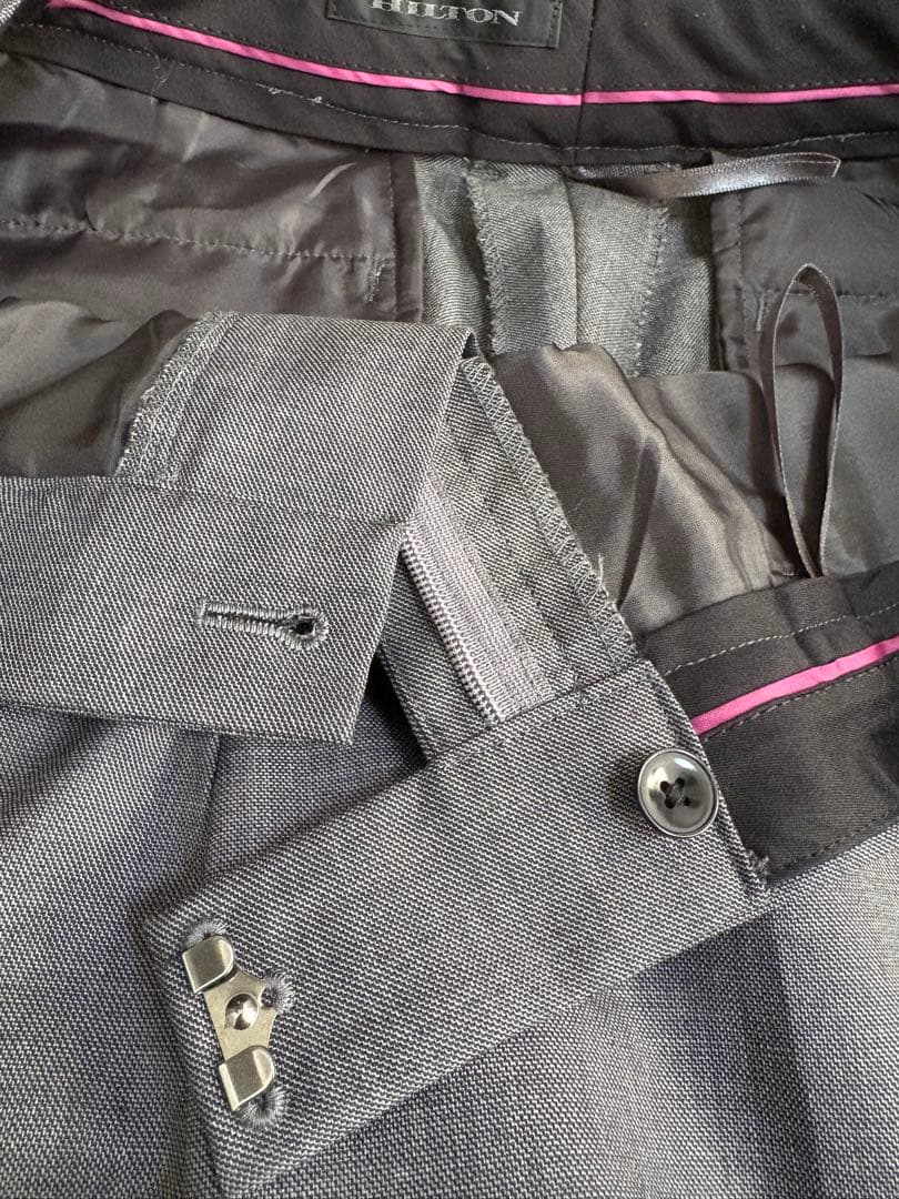 HILTON 洋服の青山　グレー無地パンツスーツ サイズ上11号下13号