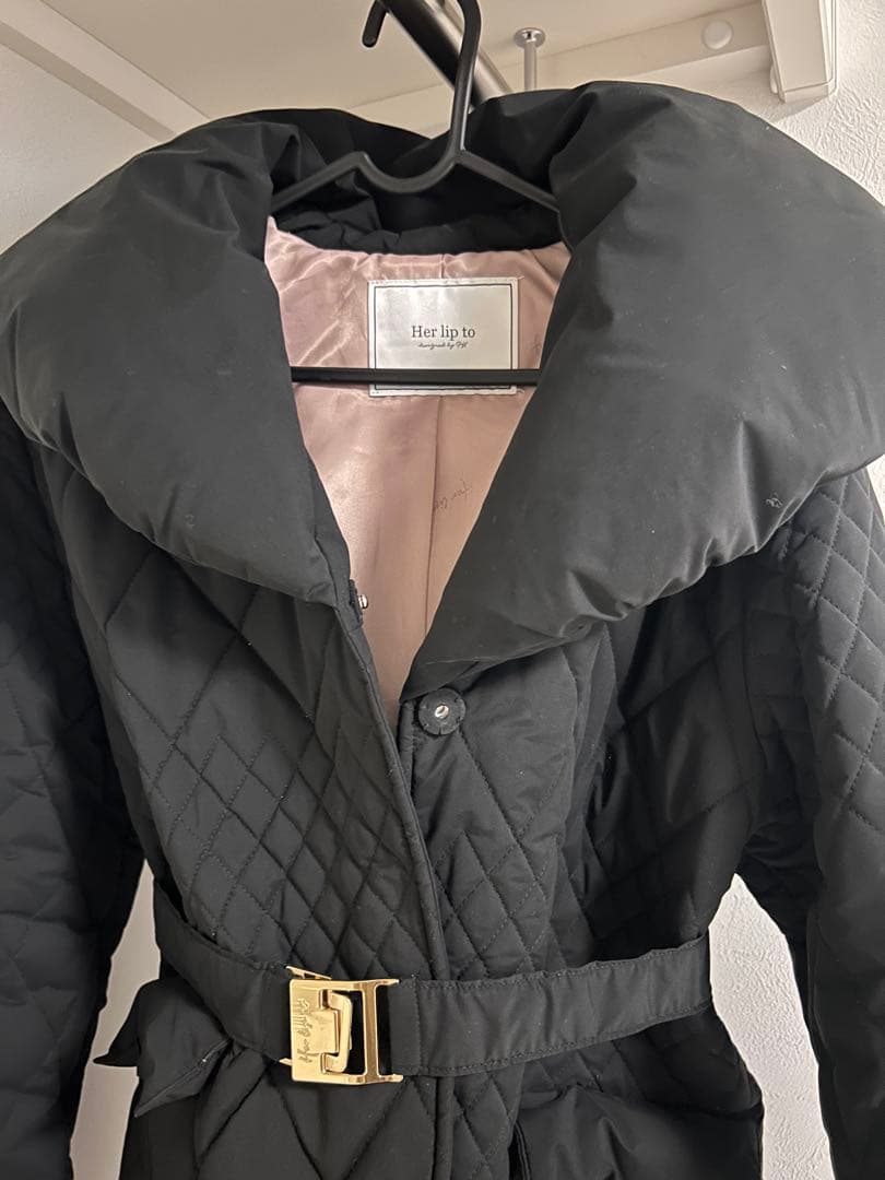 Her lip to Madison Quilted Short Coat 黒