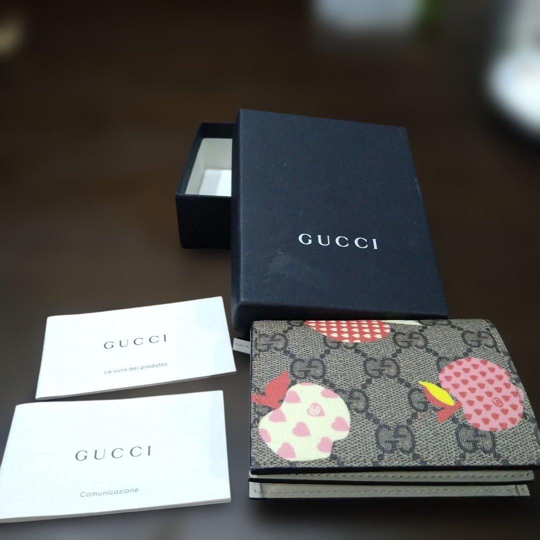 GUCCI フルーツモチーフ 二つ折り財布