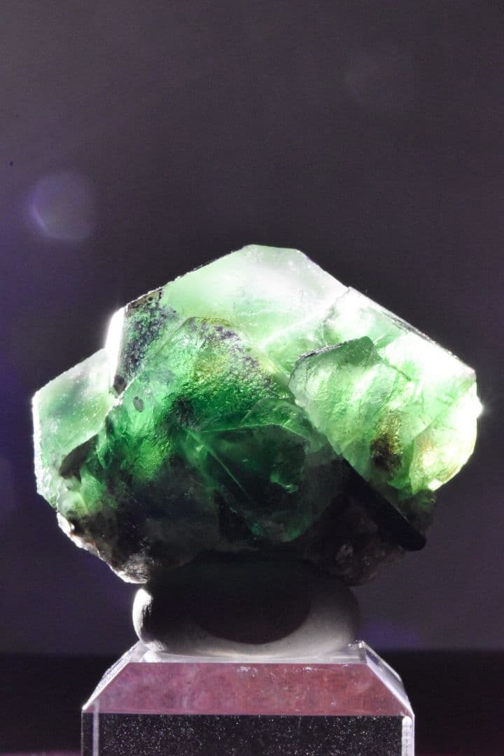 ナミビアエロンゴ産 グリーンブラックフローライト