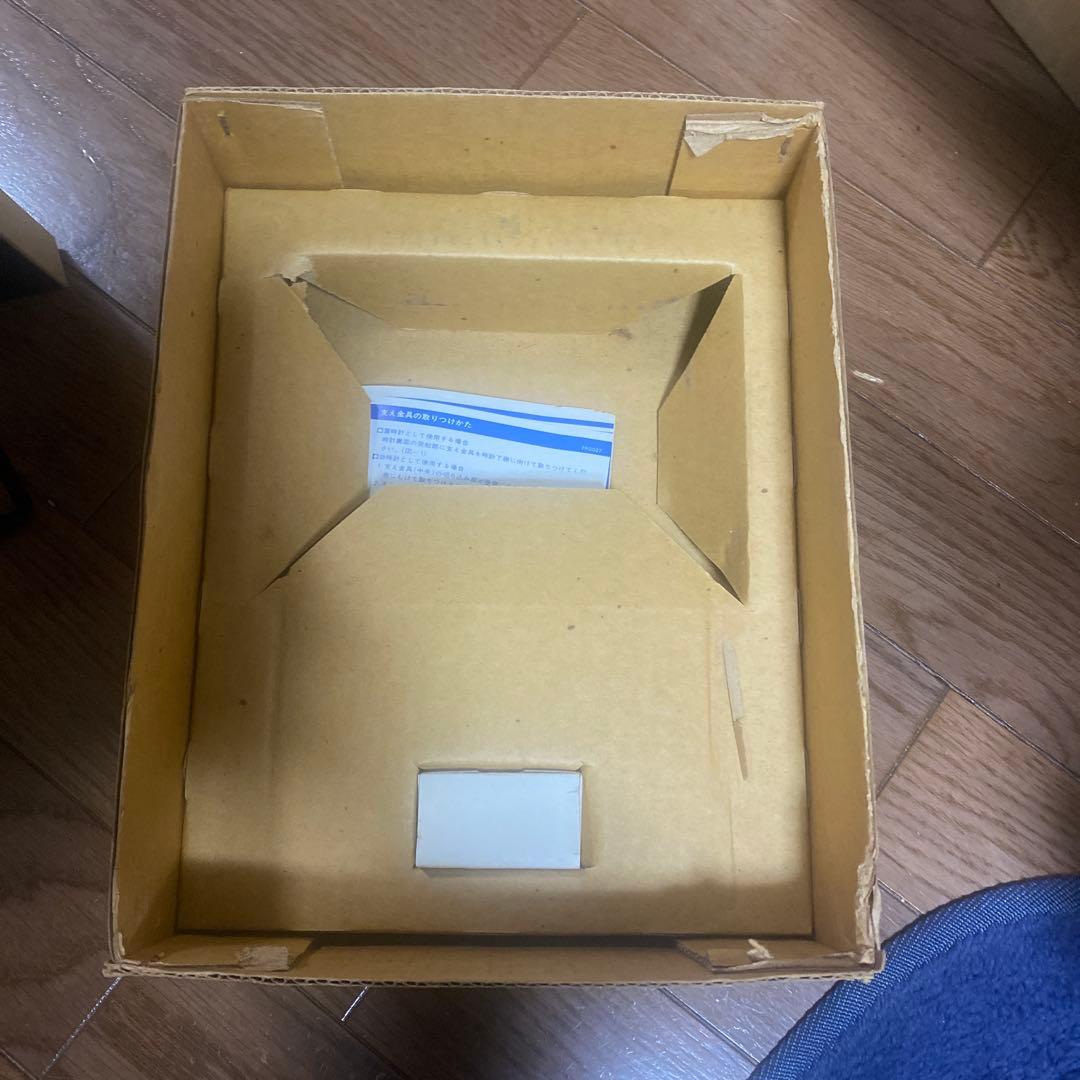 花柄の赤色置時計