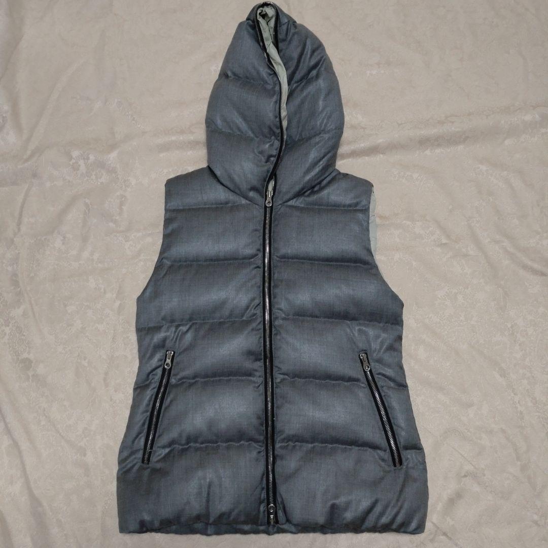DUVETICA フード付きグレーダウンベスト　　サイズ40
