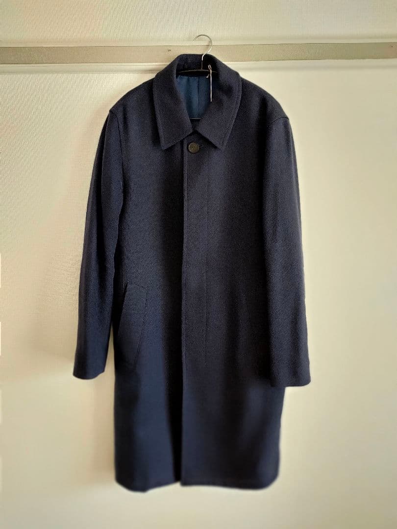 アクアスキュータム　高級ステンカラーコート　ネイビー