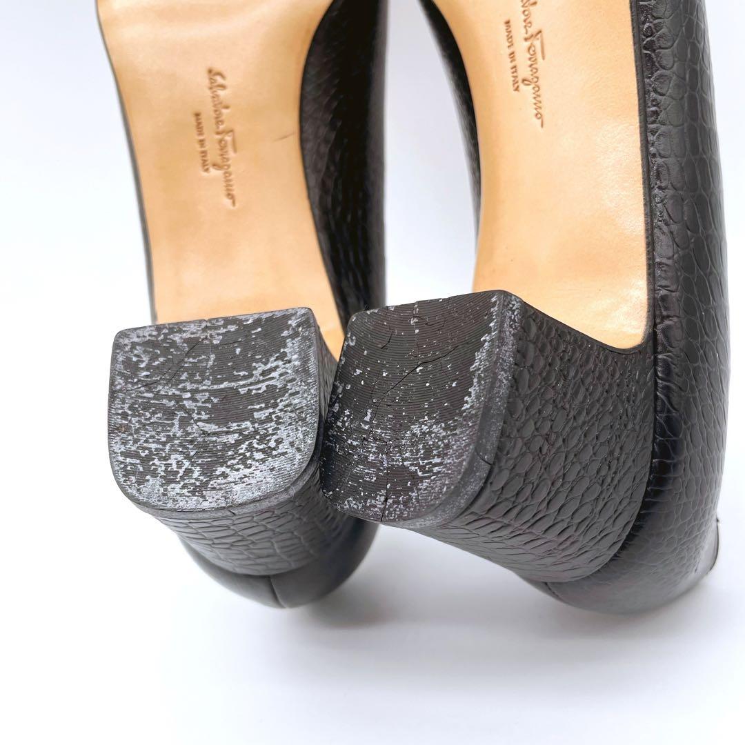 未使用品 Salvatore Ferragamo 黒 クロコ型押し