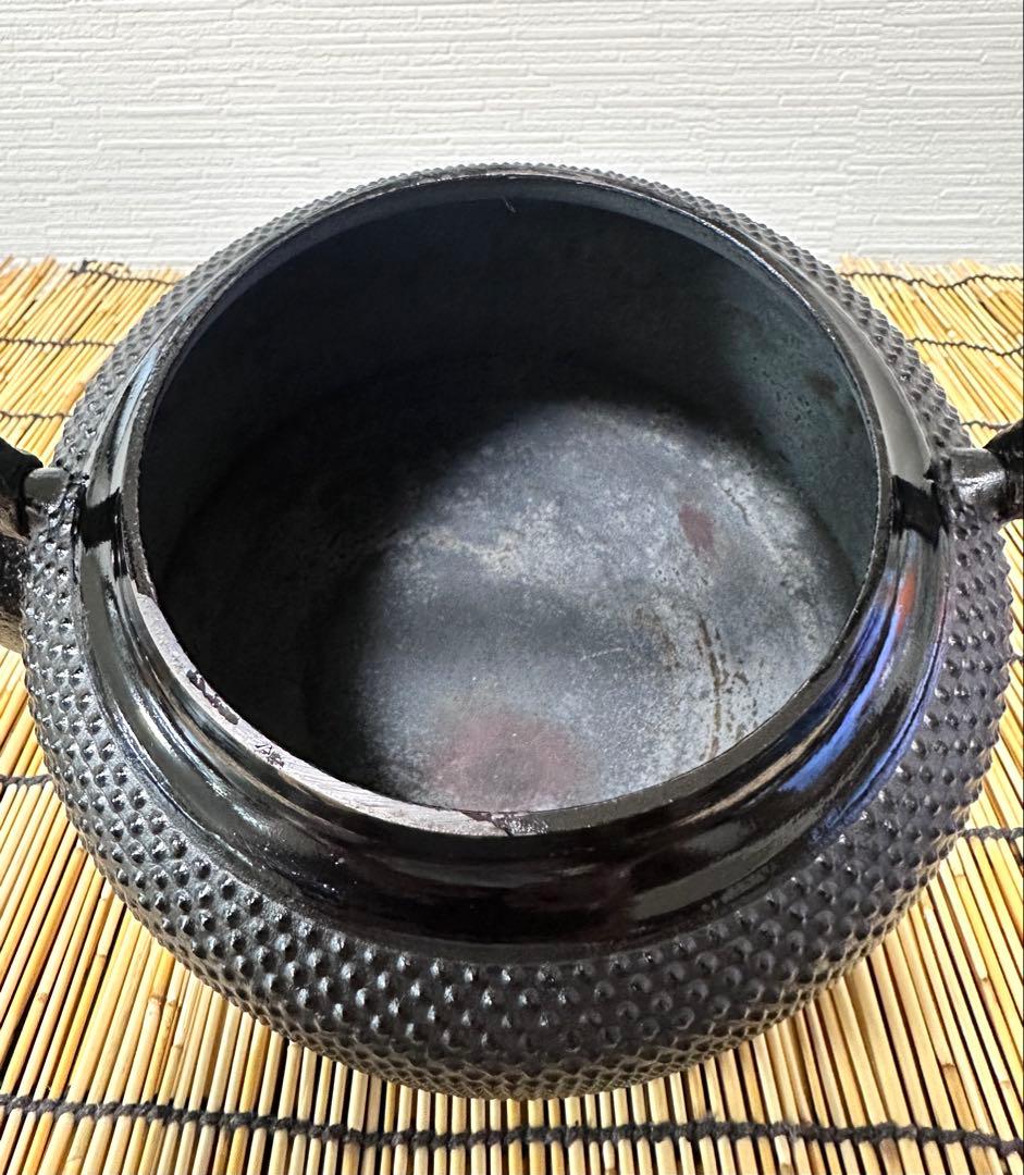 未使用品、供箱、付属品付　南部盛栄堂造　１８型万代屋アラレ　南部鉄瓶　南部鉄器