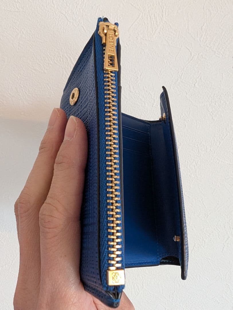 三つ折り財布　LOEWE