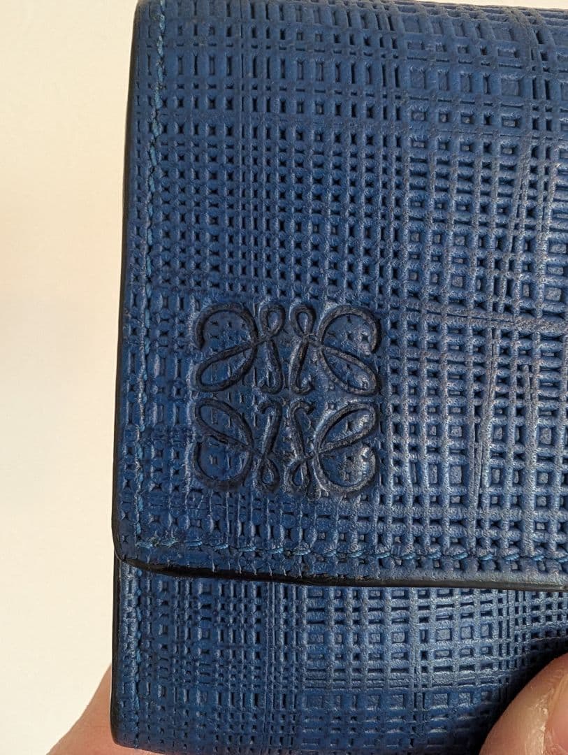 三つ折り財布　LOEWE
