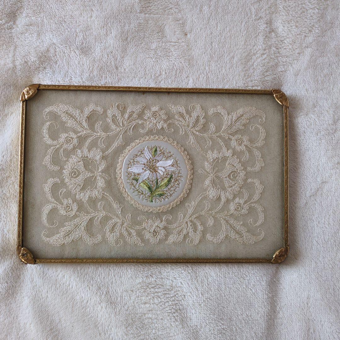 プチポワンイギリス製刺繍入りレースのドレッシングトレイ 金色フレーム