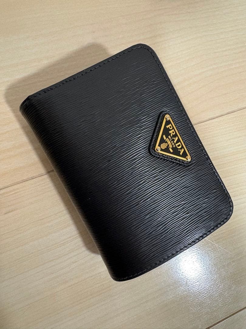 【大幅値下げ】PRADA エピレザー ブラック 二つ折り財布