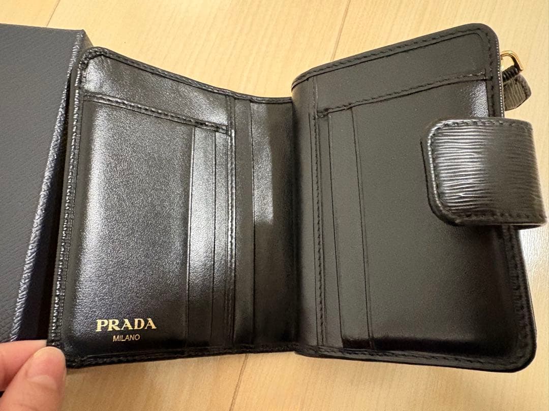 【大幅値下げ】PRADA エピレザー ブラック 二つ折り財布