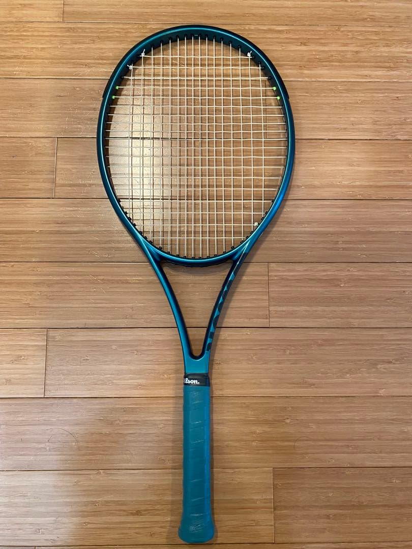 Wilson Blade v9 104 硬式テニスラケット
