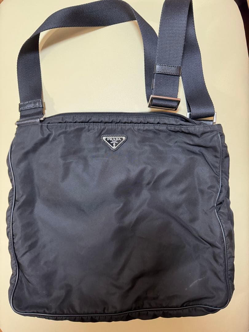 プラダ　ナイロン　メッセンジャーバック