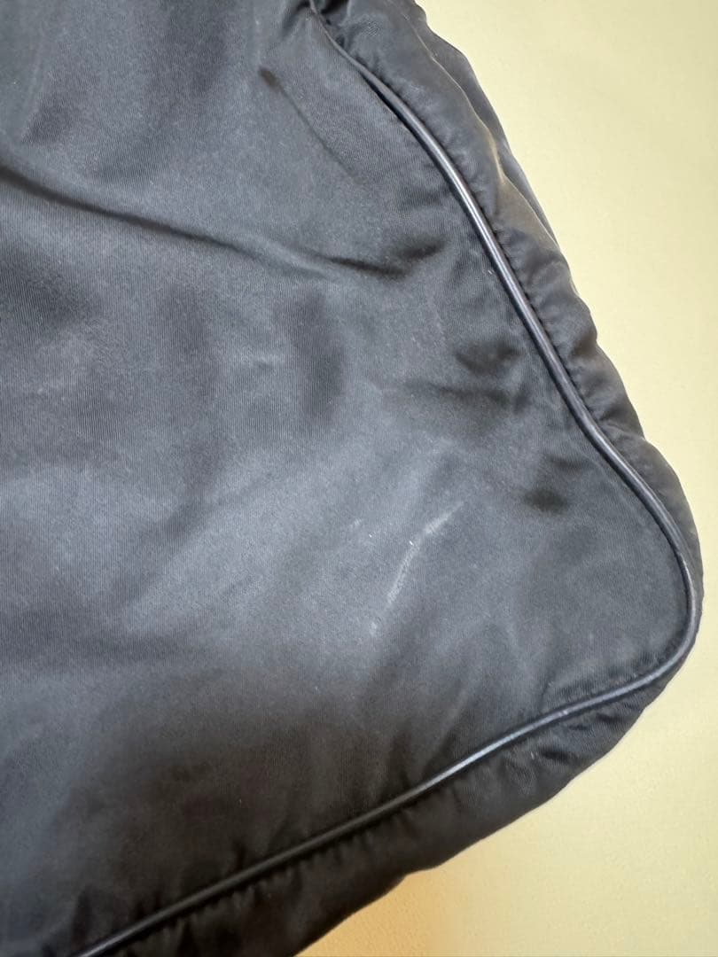 プラダ　ナイロン　メッセンジャーバック